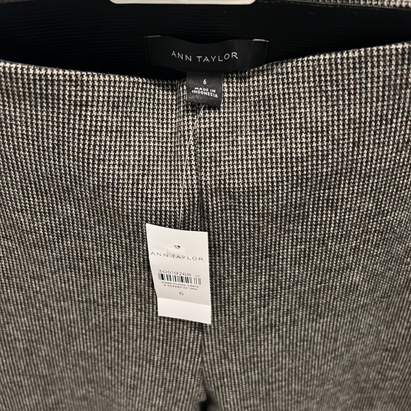 Ann Taylor Legging Trousers. Size 6. - Picture 2 of 4